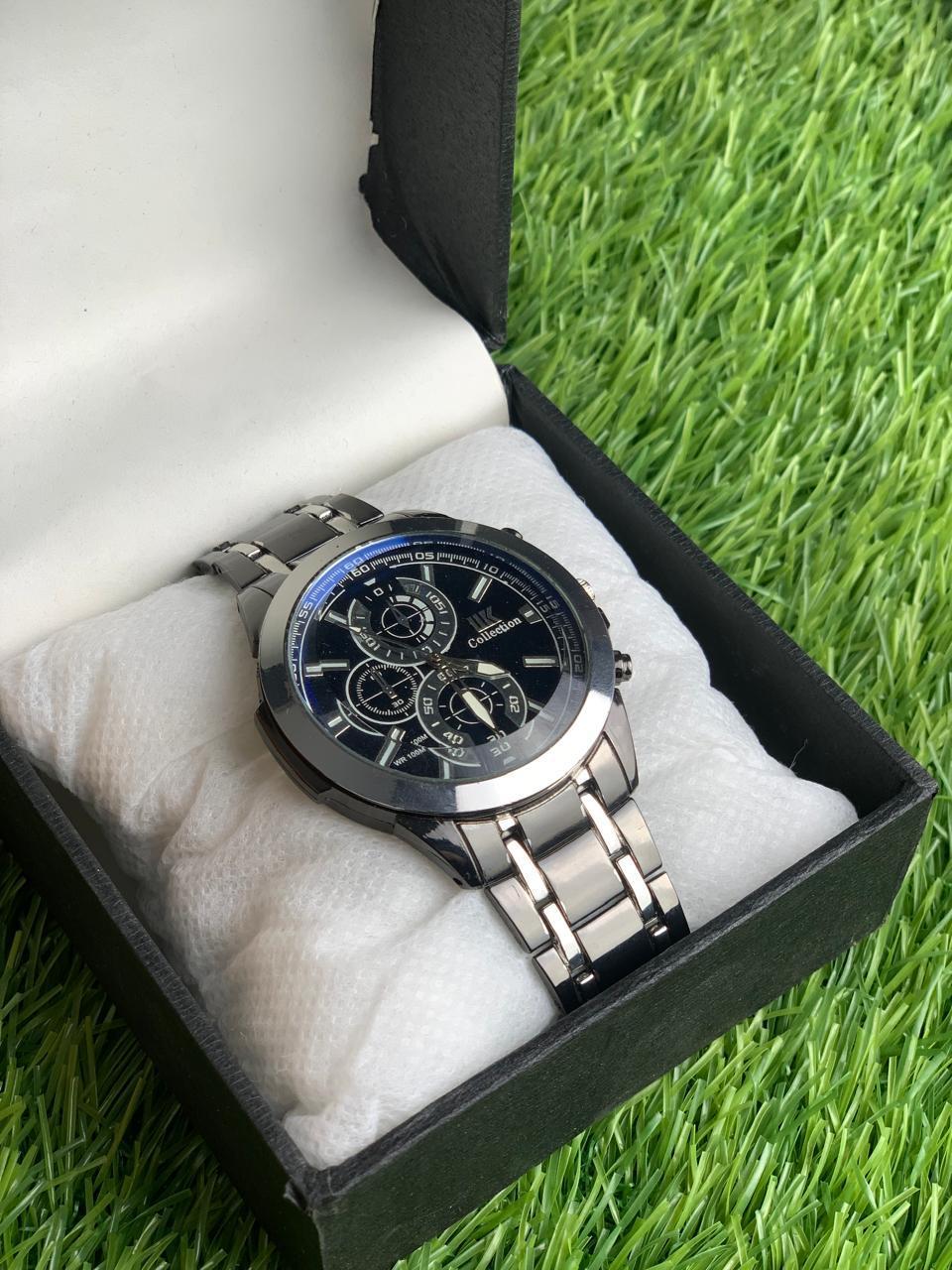 : Men's Quartz Stainless Steel Round Watch - Water Resistant Analogue Timepiece