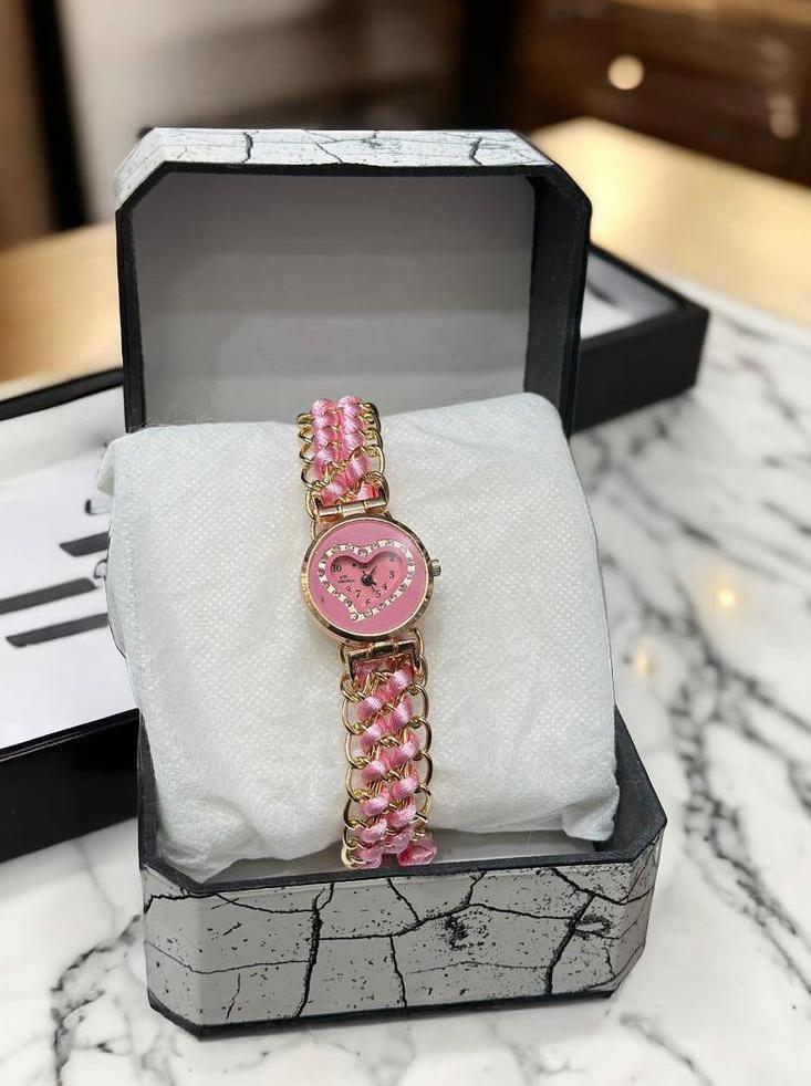 Stylish Women's Quartz Heart Watch with Chain Strap - 1 Pc
