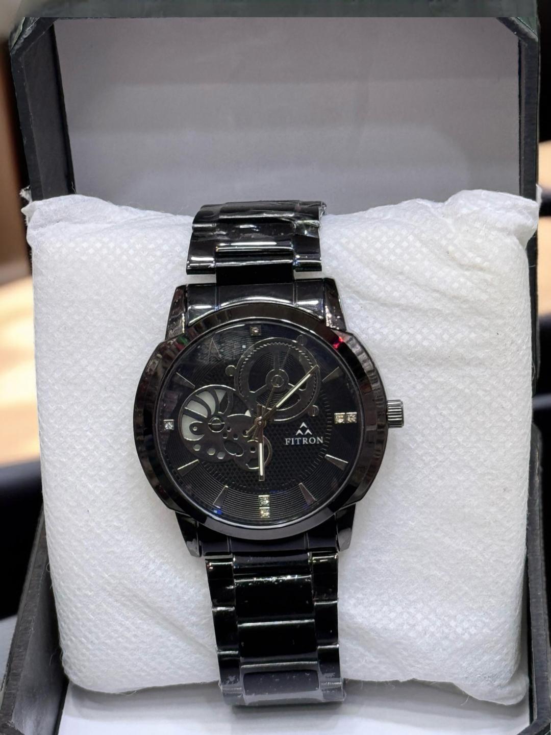 : Men's Movement: Quartz, Water Resistant Watch